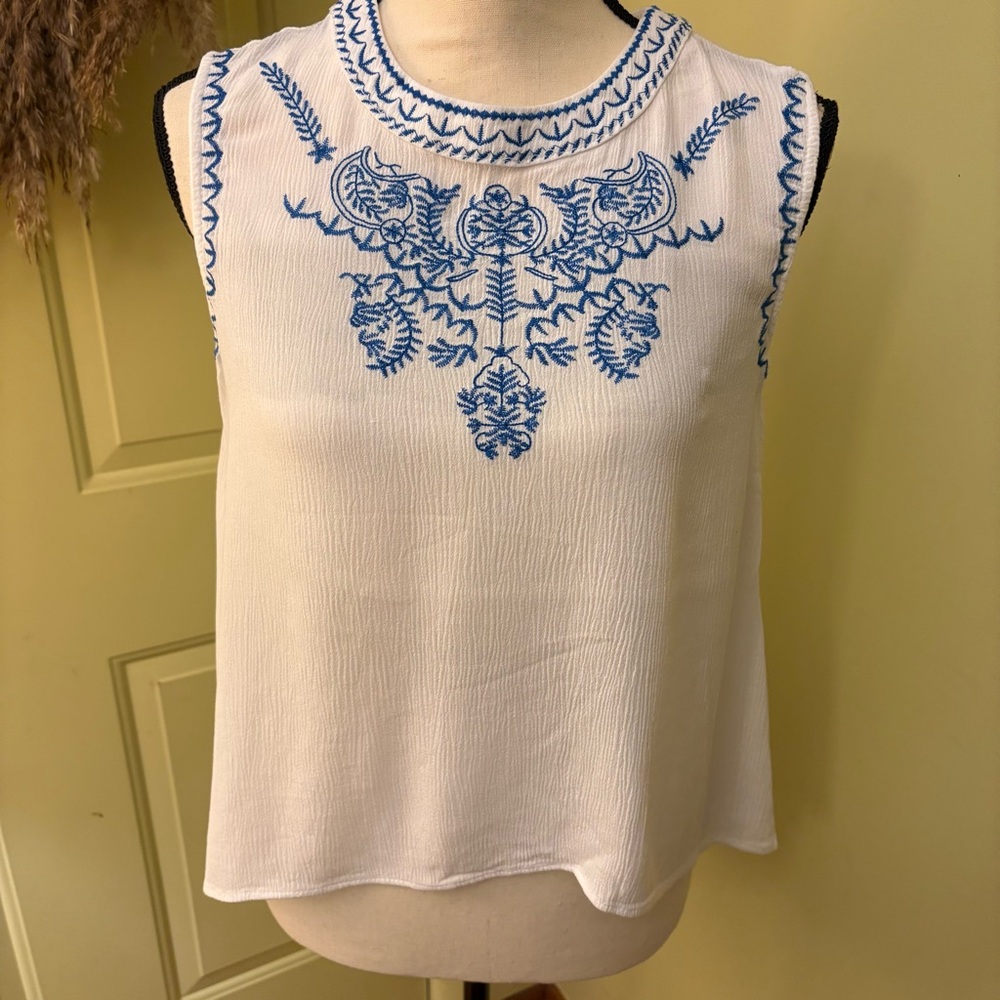 R1893 Embroidered Sleeveless Top size M